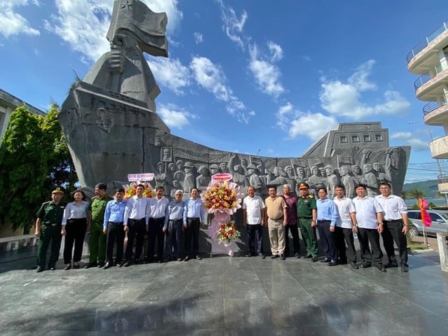 Bình Định tổ chức chuỗi hoạt động kỷ niệm 70 năm chuyển quân tập kết ra Bắc- Ảnh 1.