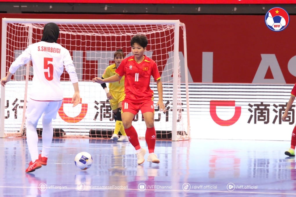HLV Thái Lan hiến kế, futsal nữ Việt Nam nghiên cứu cách đánh bại Nhật Bản - 1