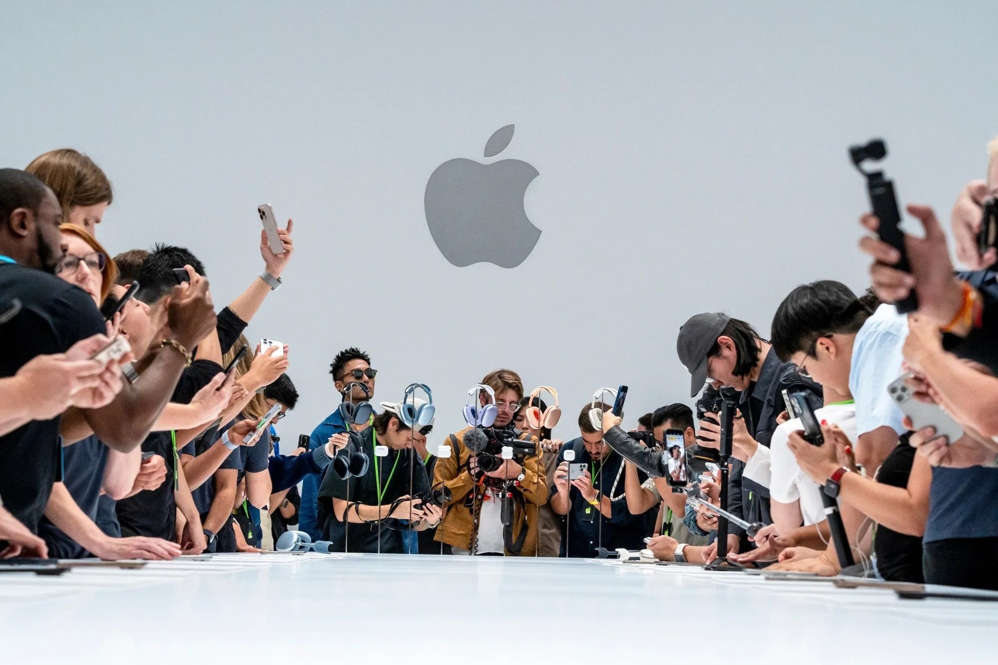 Apple san pham moi,  tin don iPhone 17,  doanh thu cua Apple,  loi nhuan cua Apple anh 2