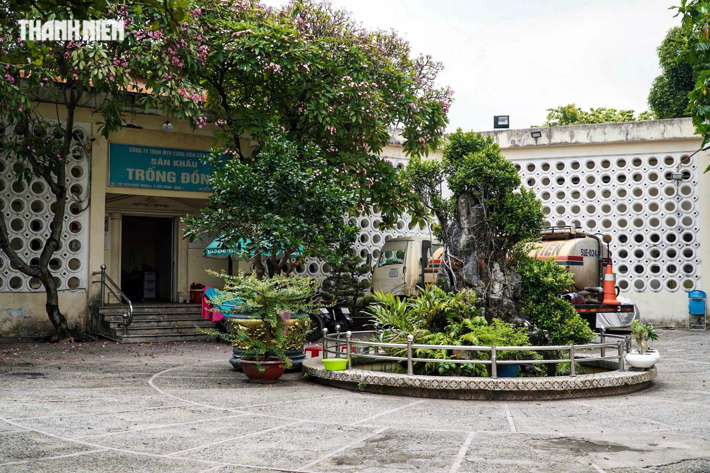 Sân khấu Trống Đồng, Lan Anh xuống cấp, hoang tàn trong tình trạng tháo dỡ - Ảnh 2.
