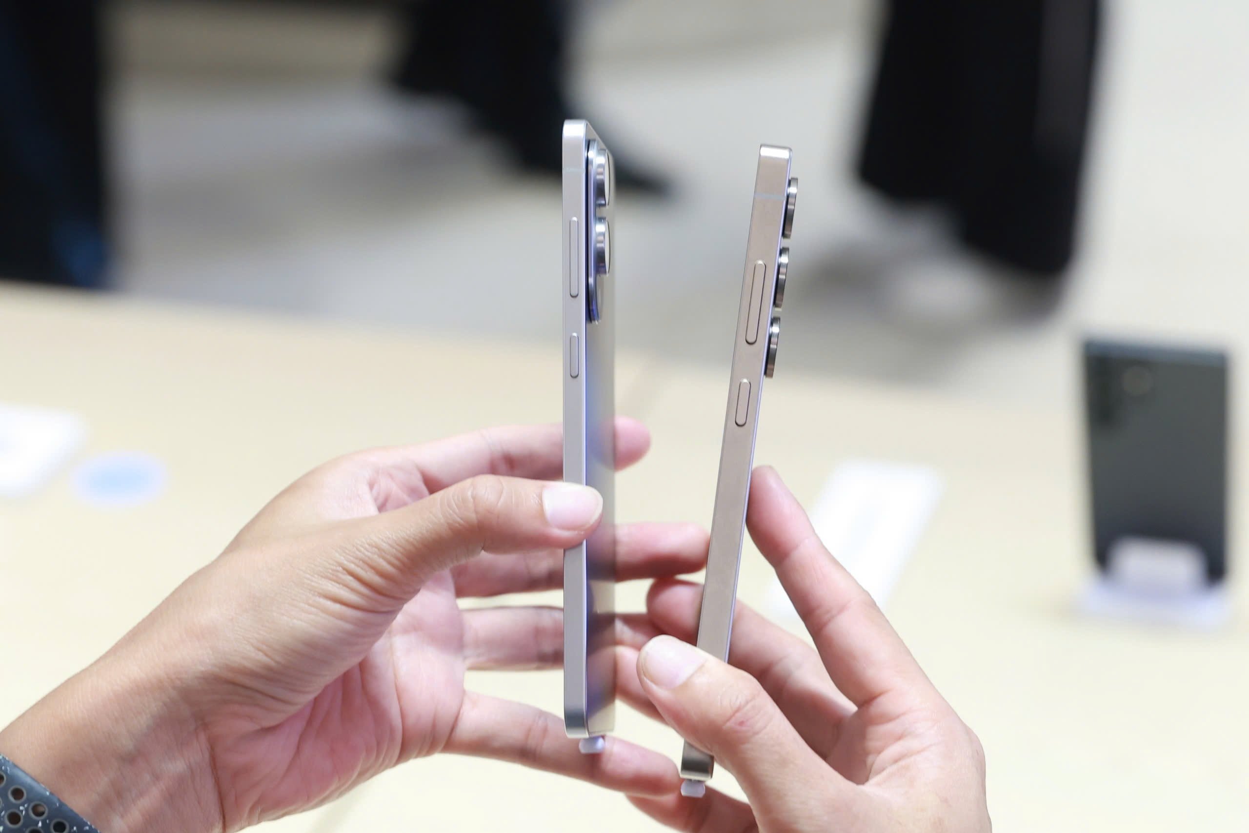 Samsung Galaxy S25 Edge,  smartphone Samsung sieu mong,  gia Galaxy S25 Edge,  tren tay S25 Edge anh 8