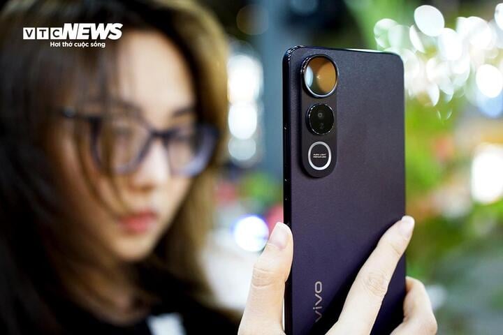 Điện thoại vivo V50 Lite: ‘Quái vật’ pin trong dáng vẻ thời trang - 5