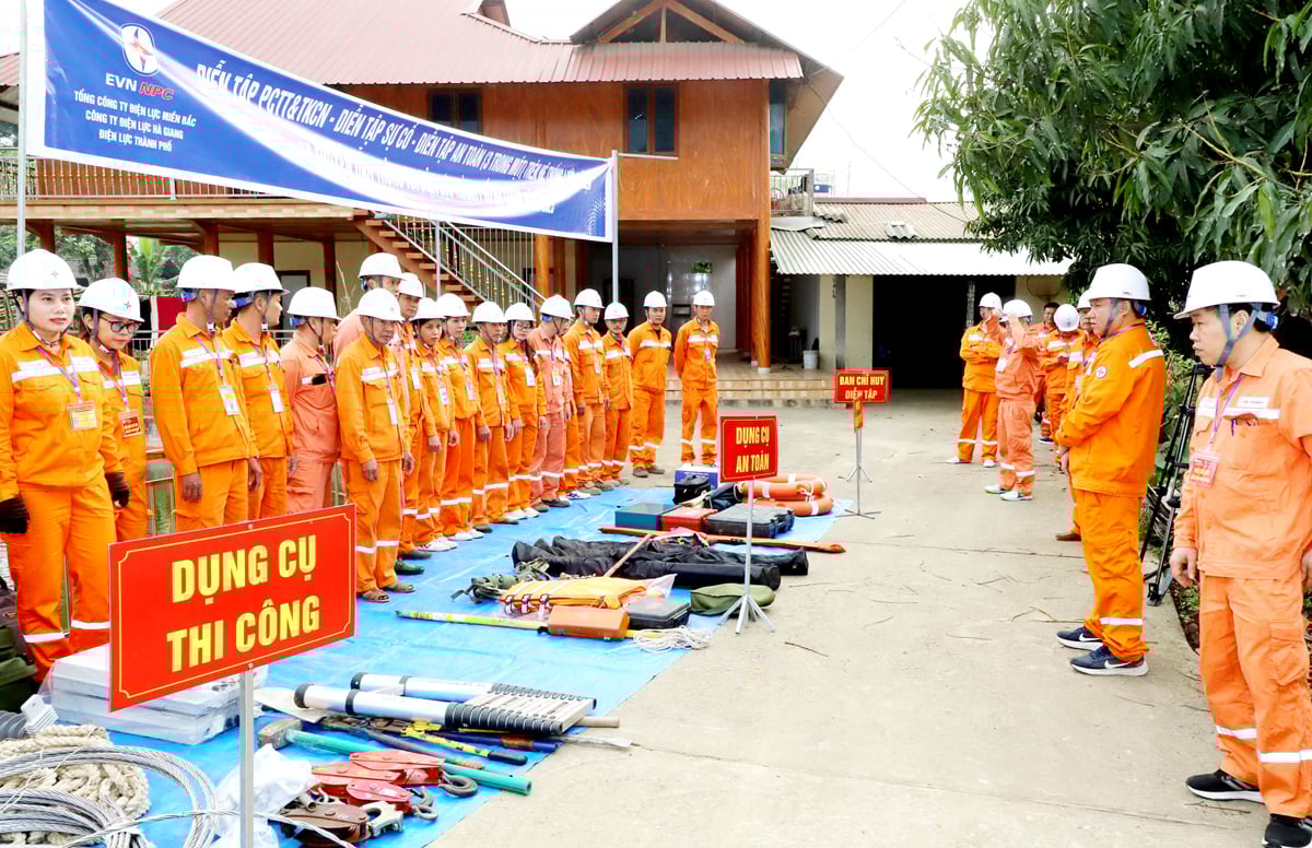 Công ty Điện lực Hà Giang diễn tập phòng, chống thiên tai, ứng phó với biến đổi khí hậu.