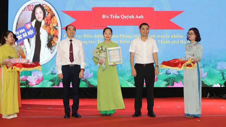 Ngành Y tế Hà Nội tuyên dương 182 công nhân, điều dưỡng, kỹ thuật viên, hộ sinh giỏi năm 2025 ảnh 3
