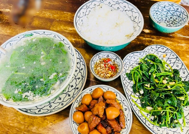 Bác sĩ: Tránh uống nước trong, ngay sau bữa ăn- Ảnh 1.