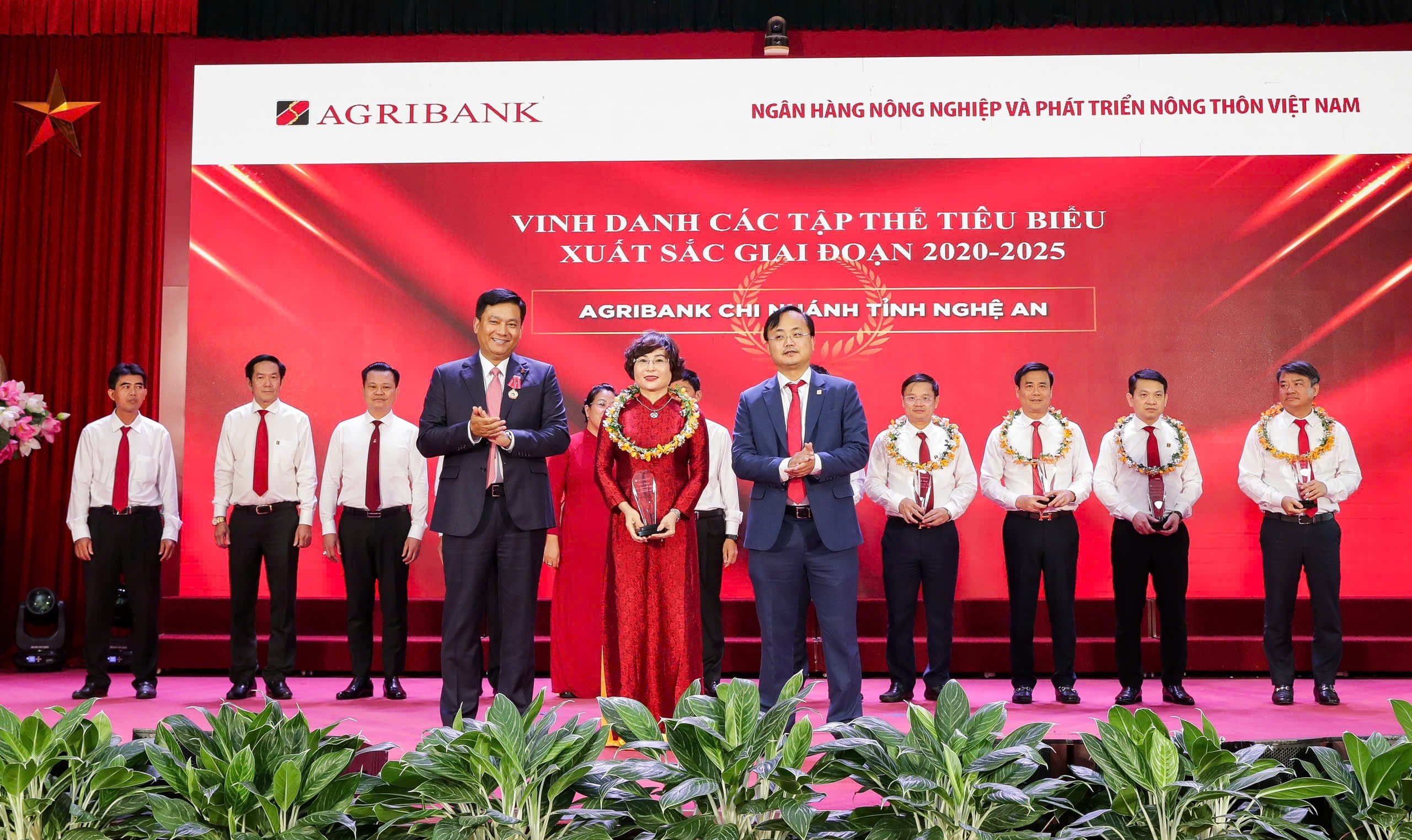 Agribank biểu dương đóng góp của nữ đoàn viên - người lao động "Giỏi việc ngân hàng, đảm việc nhà"- Ảnh 6.