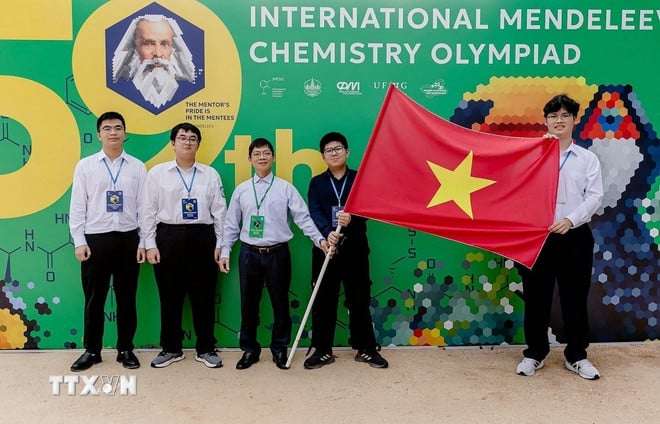 4 học sinh Việt Nam giành huy chương tại "Kỳ thi Hóa học khó nhất hành tinh"- Ảnh 1.