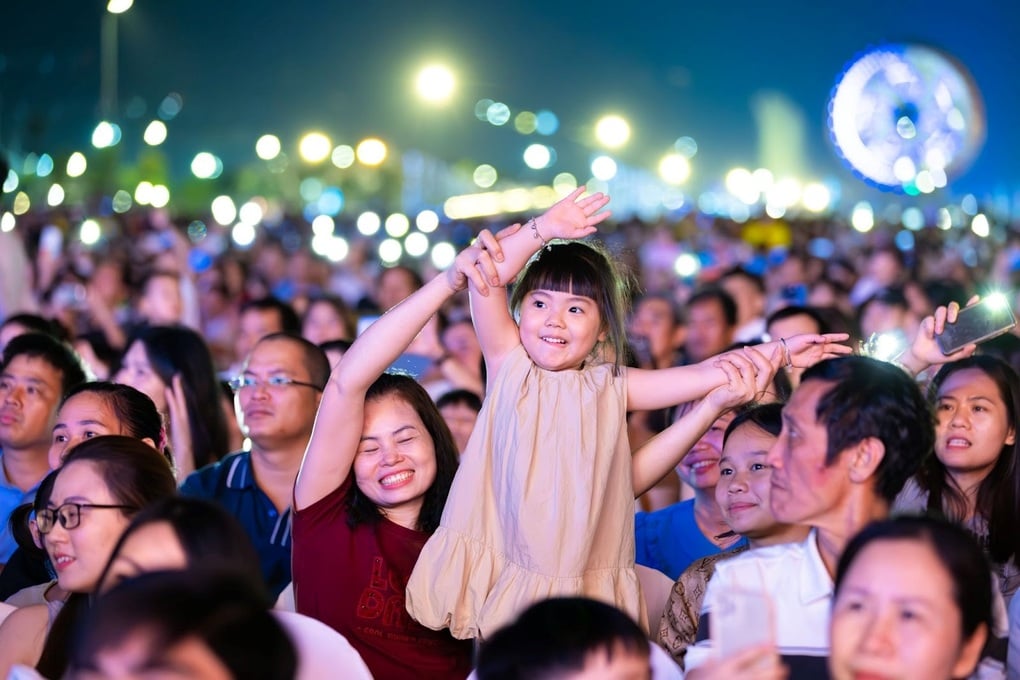 Hàng nghìn người dự chương trình nghệ thuật Rực rỡ Hà Nam - 8