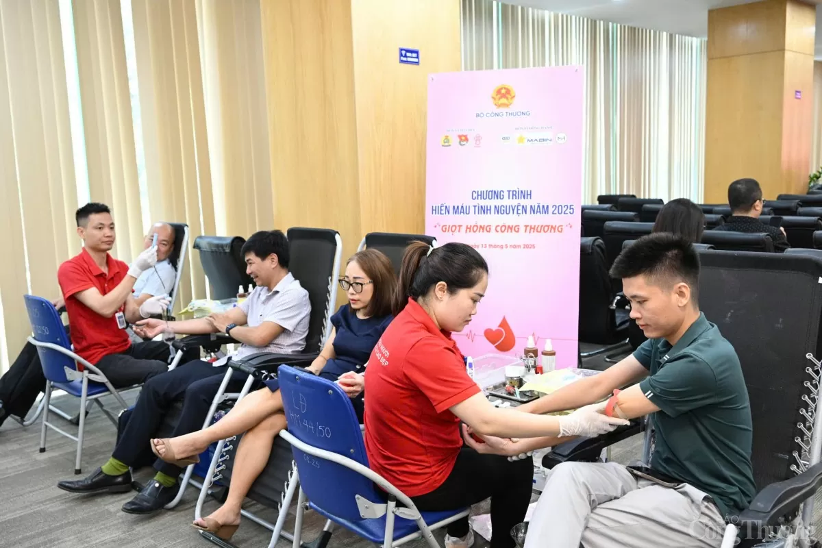 Giọt hồng Công Thương 2025: Hiến máu cứu người, chung tay vì sự sống cộng đồng