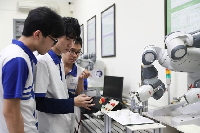 Đại học Quốc gia Hà Nội đưa AI vào giảng dạy từ năm học tới ảnh 1