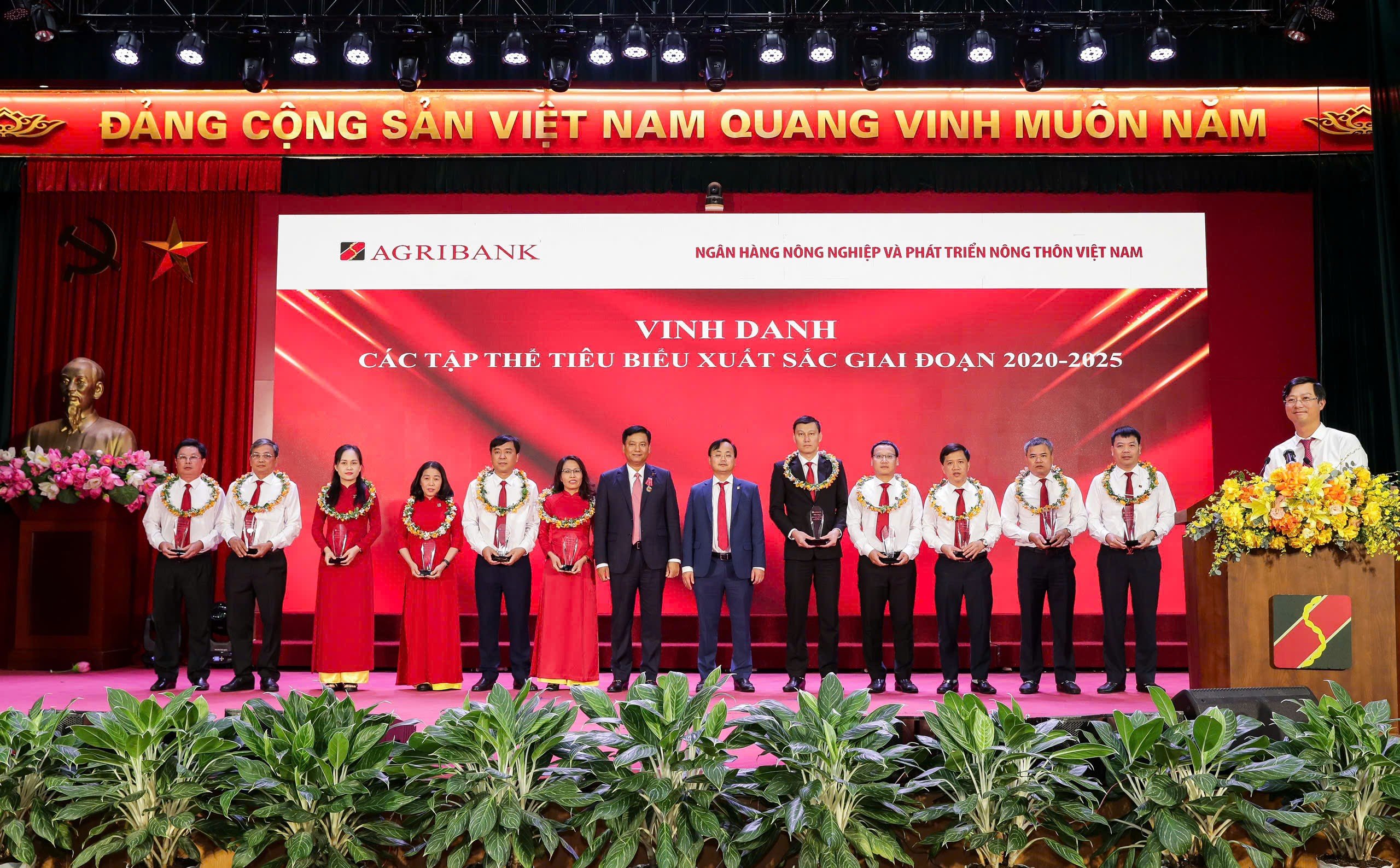 Agribank biểu dương đóng góp của nữ đoàn viên - người lao động "Giỏi việc ngân hàng, đảm việc nhà"- Ảnh 8.