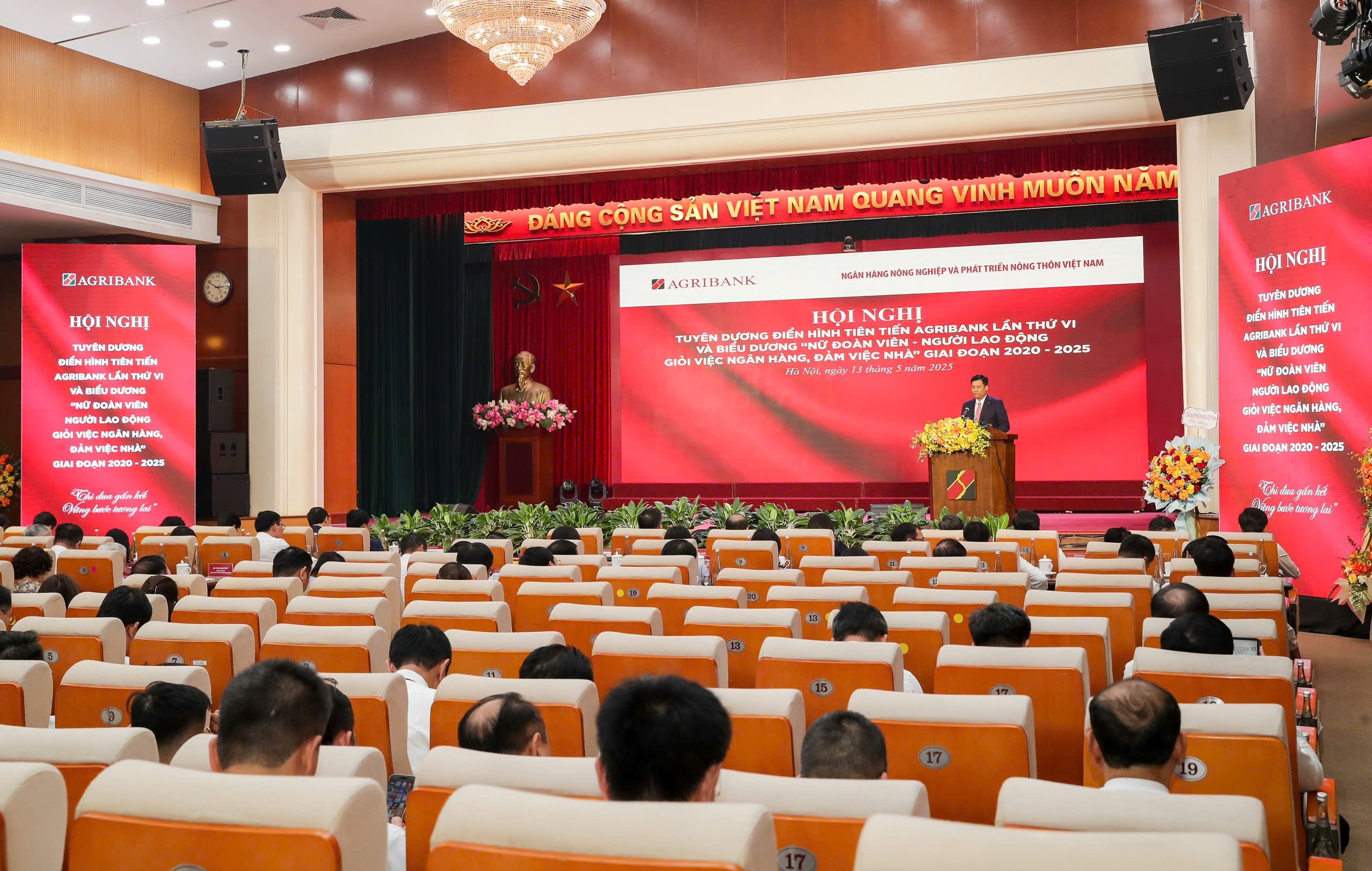 Hưởng ứng phong trào thi đua tạo động lực phấn đấu và phát triển