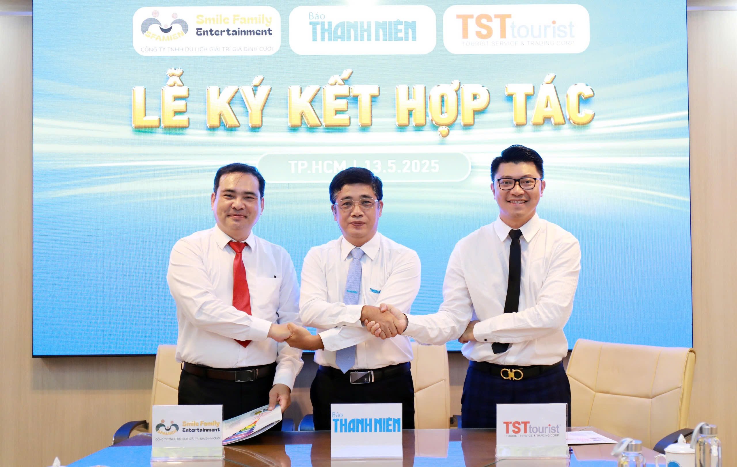 Báo Thanh Niên ký kết hợp tác với Công ty SFAMIEN và TST TOURIST  - Ảnh 2.