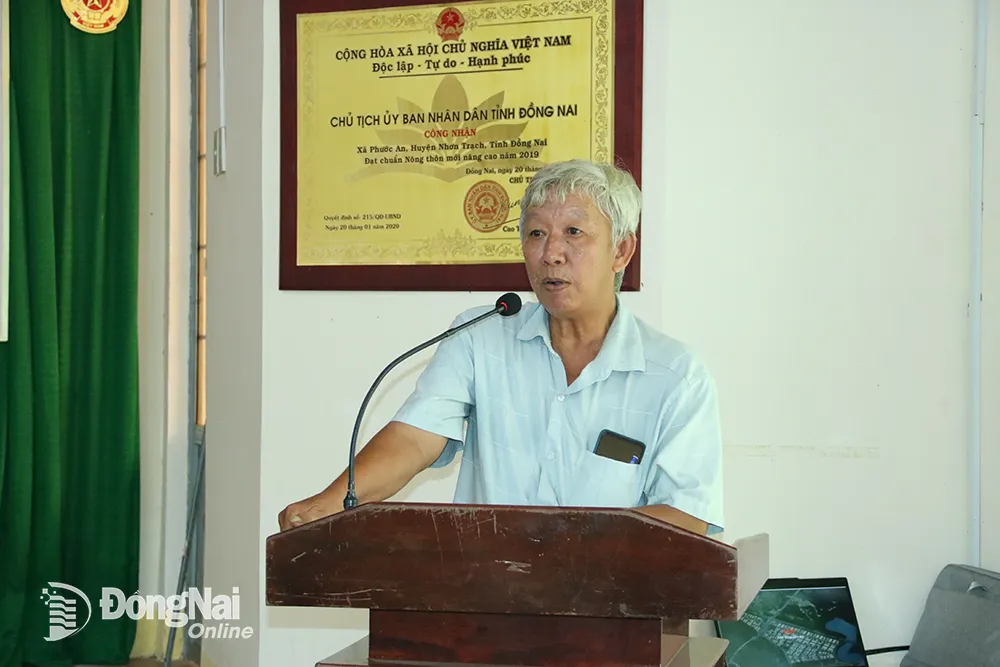 Người dân phát biểu ý kiến tại buổi công bố quy hoạch. Ảnh: Vương Thế