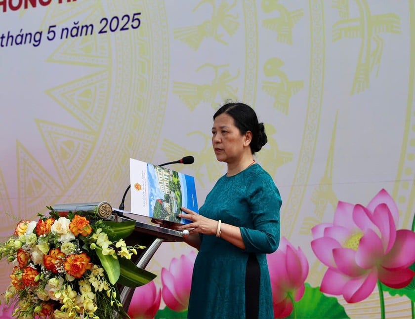 Bà Nguyễn Thanh Thủy con gái Cố Tổng Bí thư Đỗ Mười phát biểu tại buổi lễ.