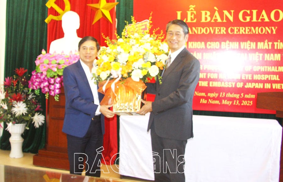 Đại sứ quán Nhật Bản tại Việt Nam tài trợ thiết bị y tế chuyên ngành nhãn khoa cho Bệnh viện Mắt tỉnh
