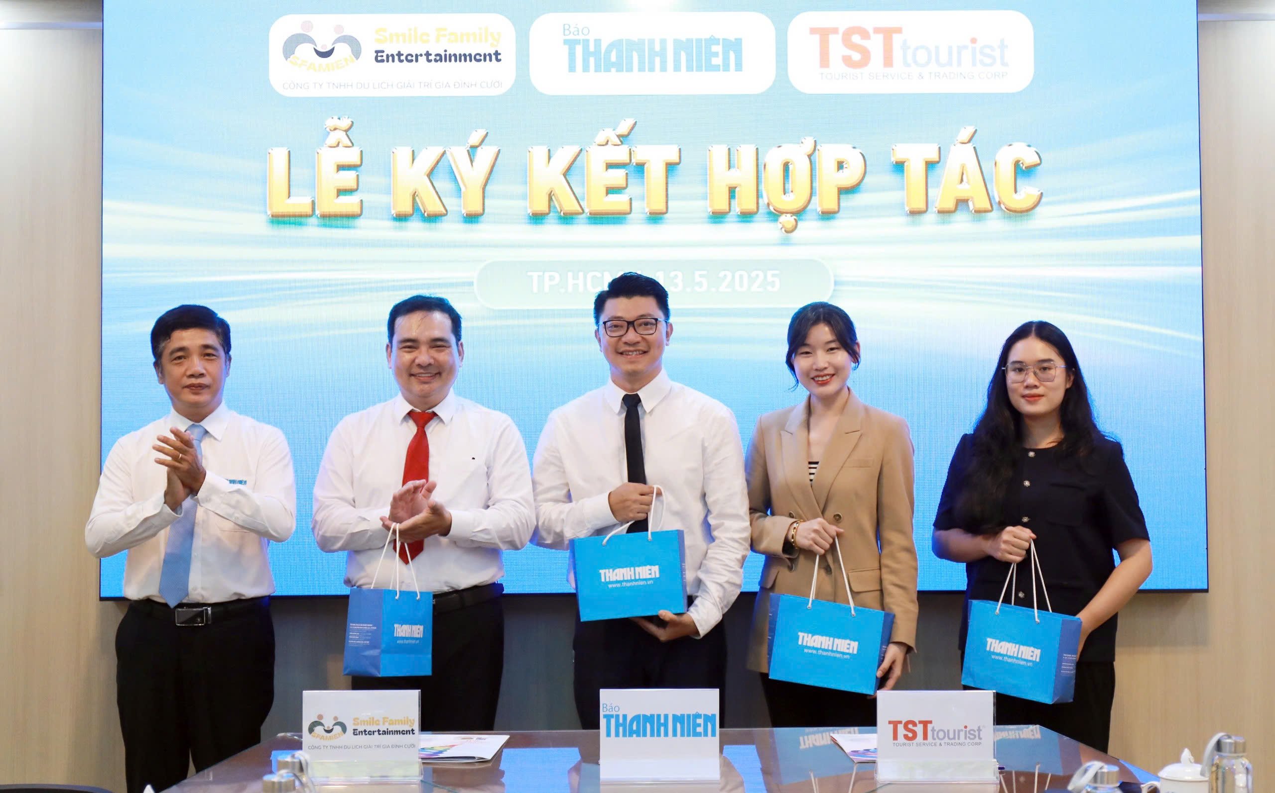 Báo Thanh Niên ký kết hợp tác với Công ty SFAMIEN và TST TOURIST  - Ảnh 7.