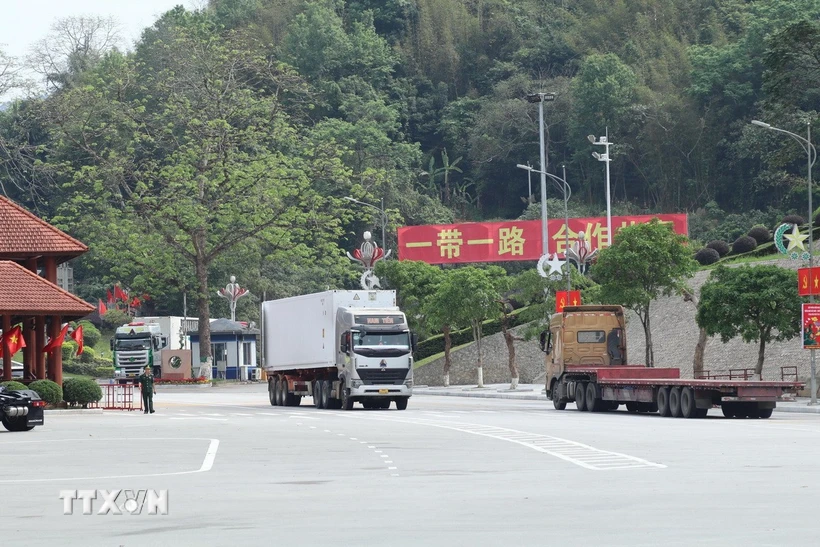 Tuyến vận tải đường bộ quốc tế Trung Quốc-Việt Nam chính thức khai trương