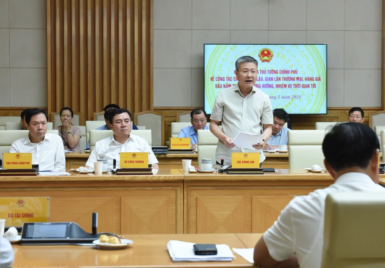 [Ảnh] Thủ tướng Phạm Minh Chính chủ trì hội nghị về công tác chống buôn lậu, gian lận thương mại, hàng giả ảnh 8
