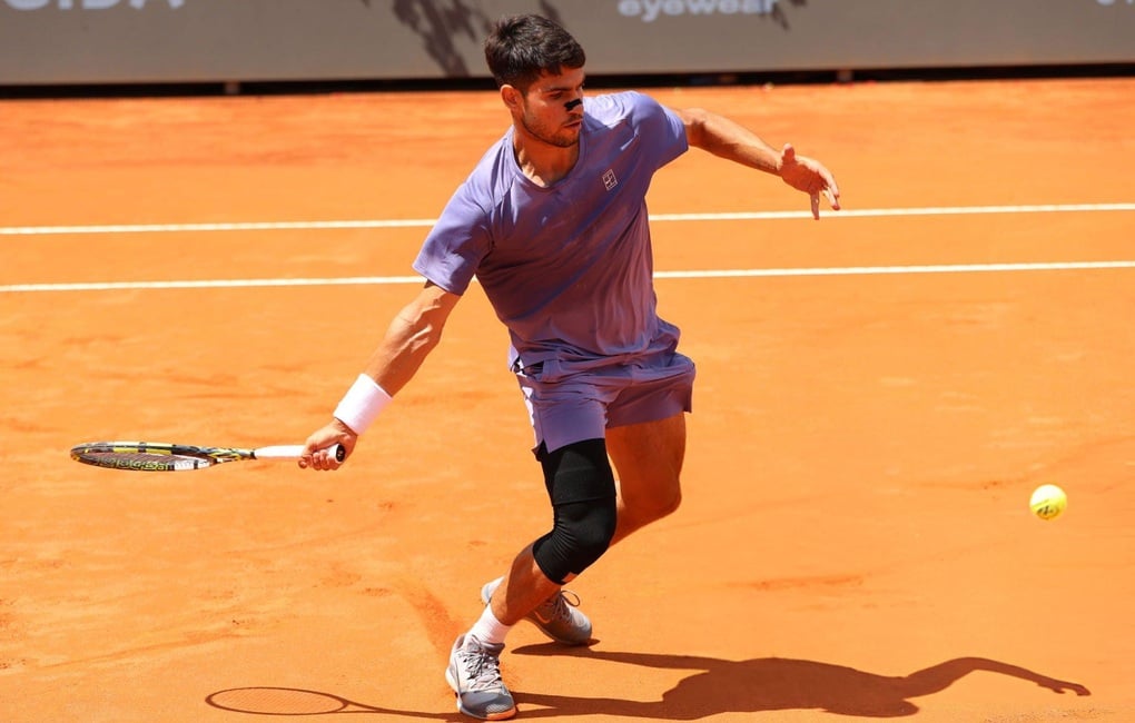 Sinner, Alcaraz tiến vào tứ kết Italian Open - 2