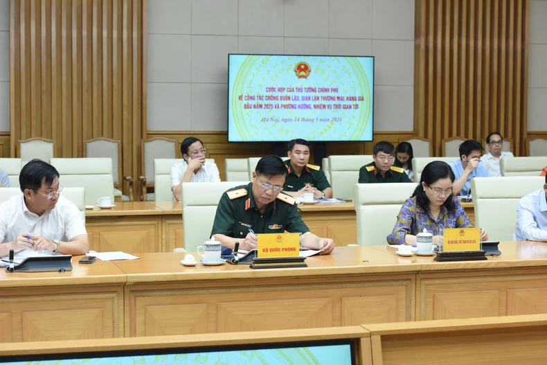 [Ảnh] Thủ tướng Phạm Minh Chính chủ trì hội nghị về công tác chống buôn lậu, gian lận thương mại, hàng giả ảnh 4