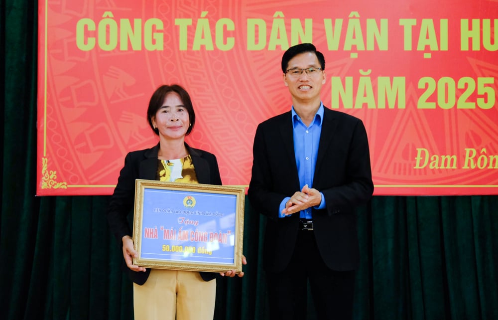 Liên đoàn Lao động tỉnh hỗ trợ 1 Mái ấm công đoàn với số tiền 50 triệu đồng