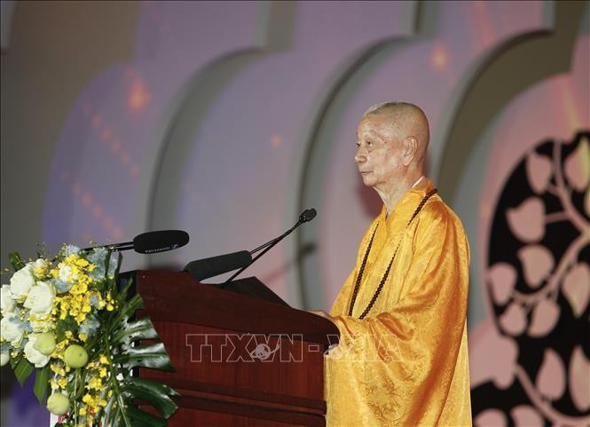 Đại lão Hòa thượng Thích Trí Quảng, Đức Pháp chủ Hội đồng chứng minh Giáo hội Phật giáo Việt Nam đọc Thông điệp Đại lễ Phật đản - Phật lịch 2568. Ảnh: Thanh Vũ/TTXVN
