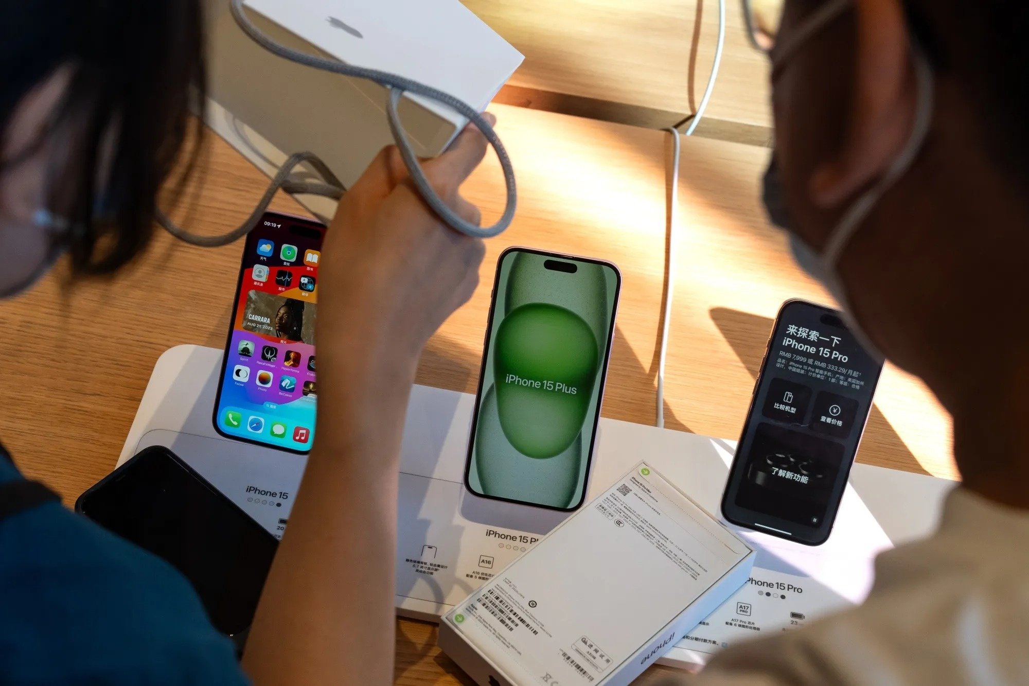 iPhone giam gia,  iPhone tai Trung Quoc,  doanh so iPhone,  thi truong smartphone anh 1