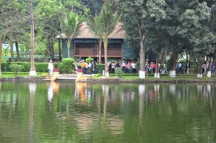 ao-ca-bac-ho-giaoducvietnam.jpg