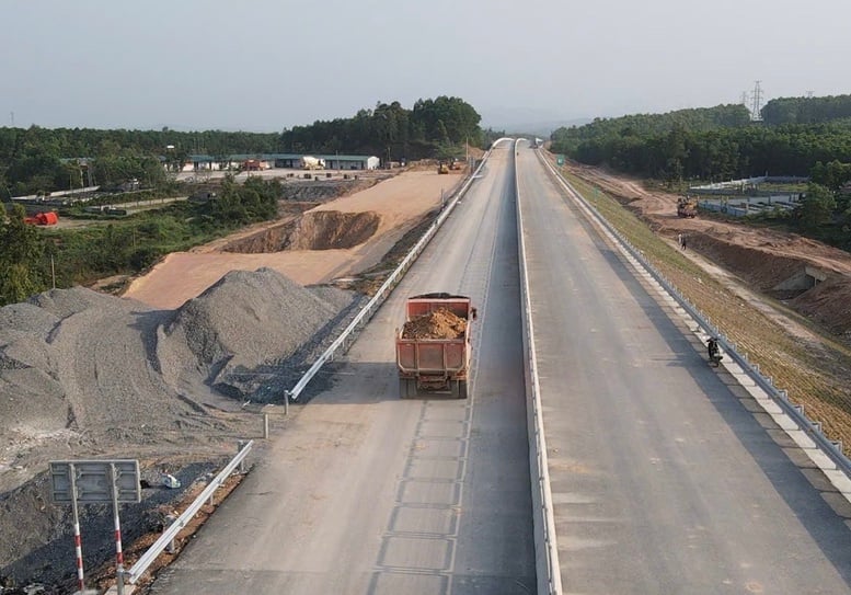 Huy động nhân lực, đẩy nhanh thi công dự án cao tốc qua tỉnh Quảng Bình- Ảnh 2.