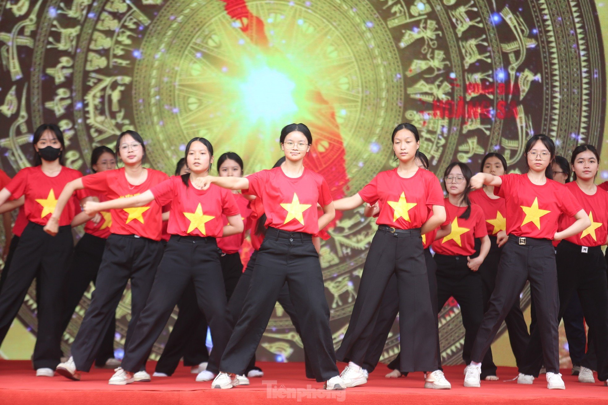 Hơn 1.000 giáo viên, học sinh chờ đón chương trình 'Nói không với thuốc lá điện tử' ảnh 12