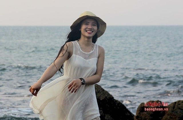 Giới trẻ đổ xô đến bãi đá Nghi Thiết
