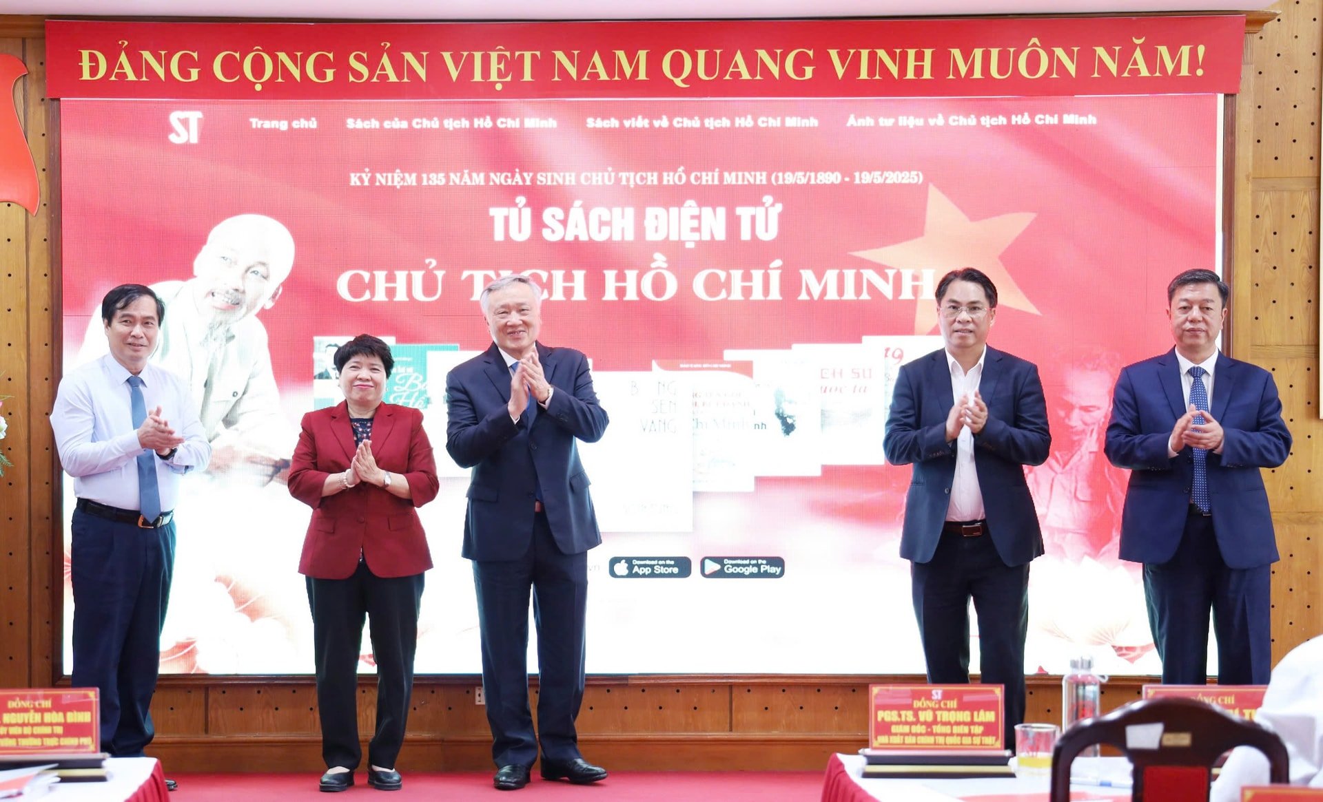 khai-truong-tu-sach-dt.jpg
