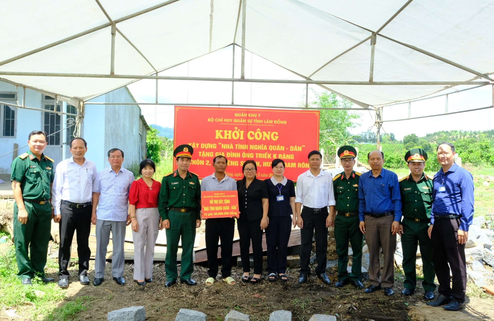 Đoàn tham gia lễ khởi công xây dựng nhà tình nghĩa quân - dân