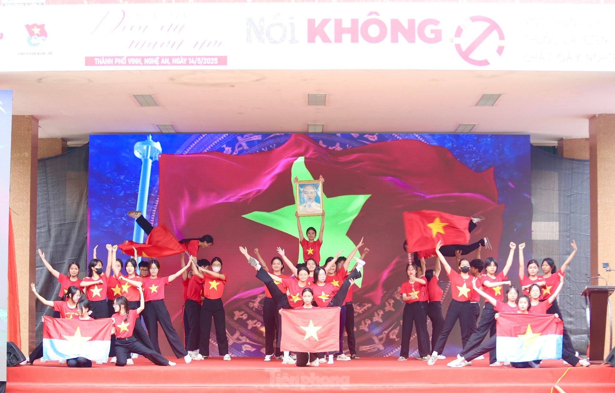 Hơn 1.000 giáo viên, học sinh chờ đón chương trình 'Nói không với thuốc lá điện tử' ảnh 10