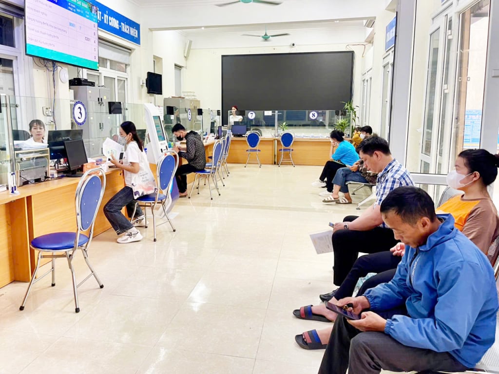 Người lao động đến tìm hiểu, tư vấn chính sách lao động, việc làm tại Trung tâm Dịch vụ việc làm tỉnh.