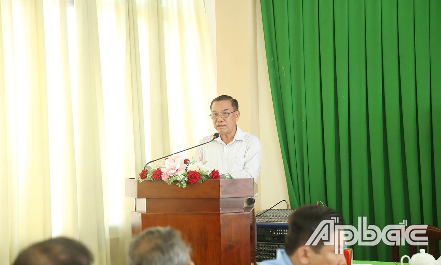 Đồng chí Trần Hữu Phong chia sẻ một số khó khăn của địa phương.