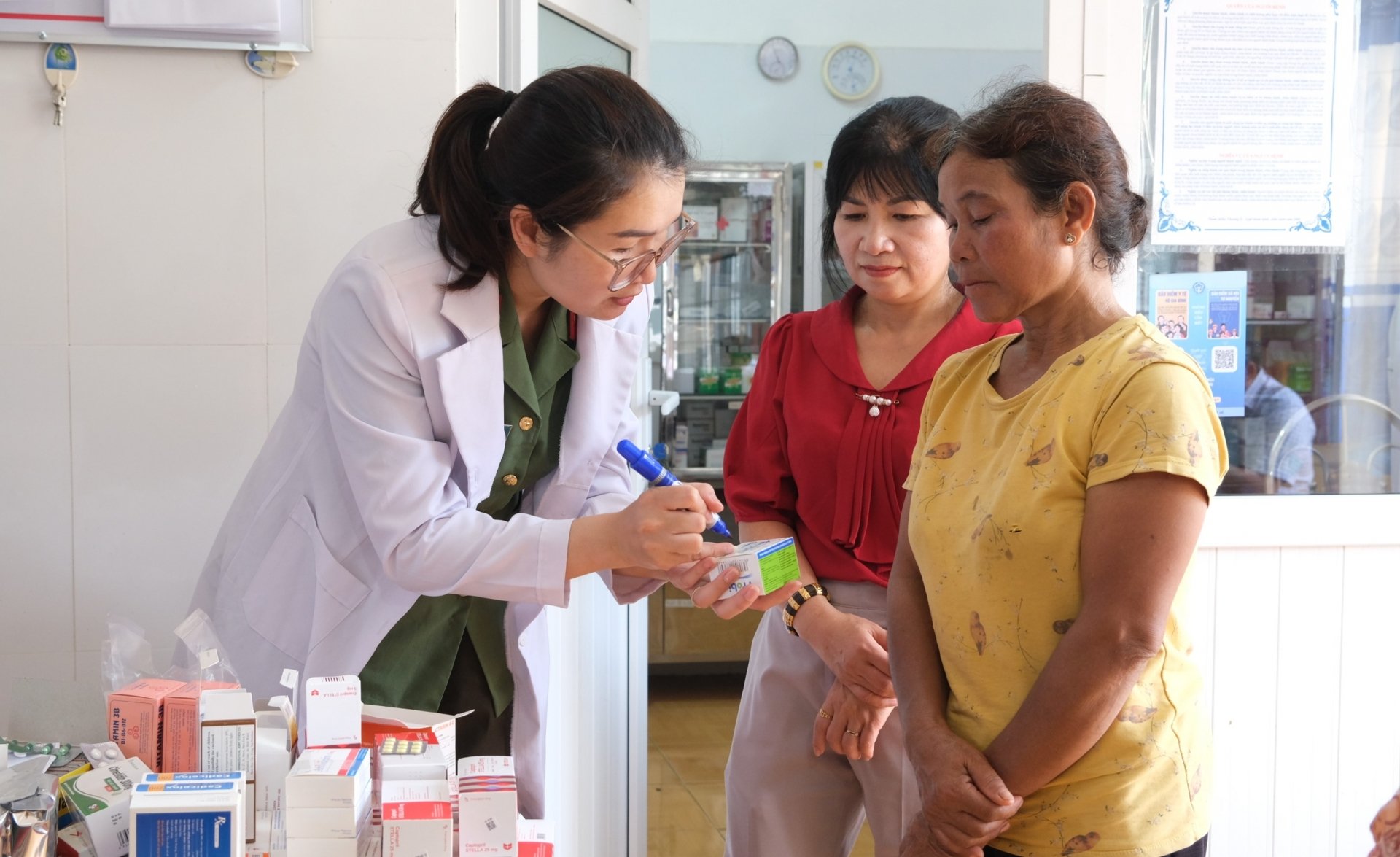 Công an tỉnh khám bệnh, tư vấn sức khỏe cho người dân, gia đình chính sách, người có công với cách mạng