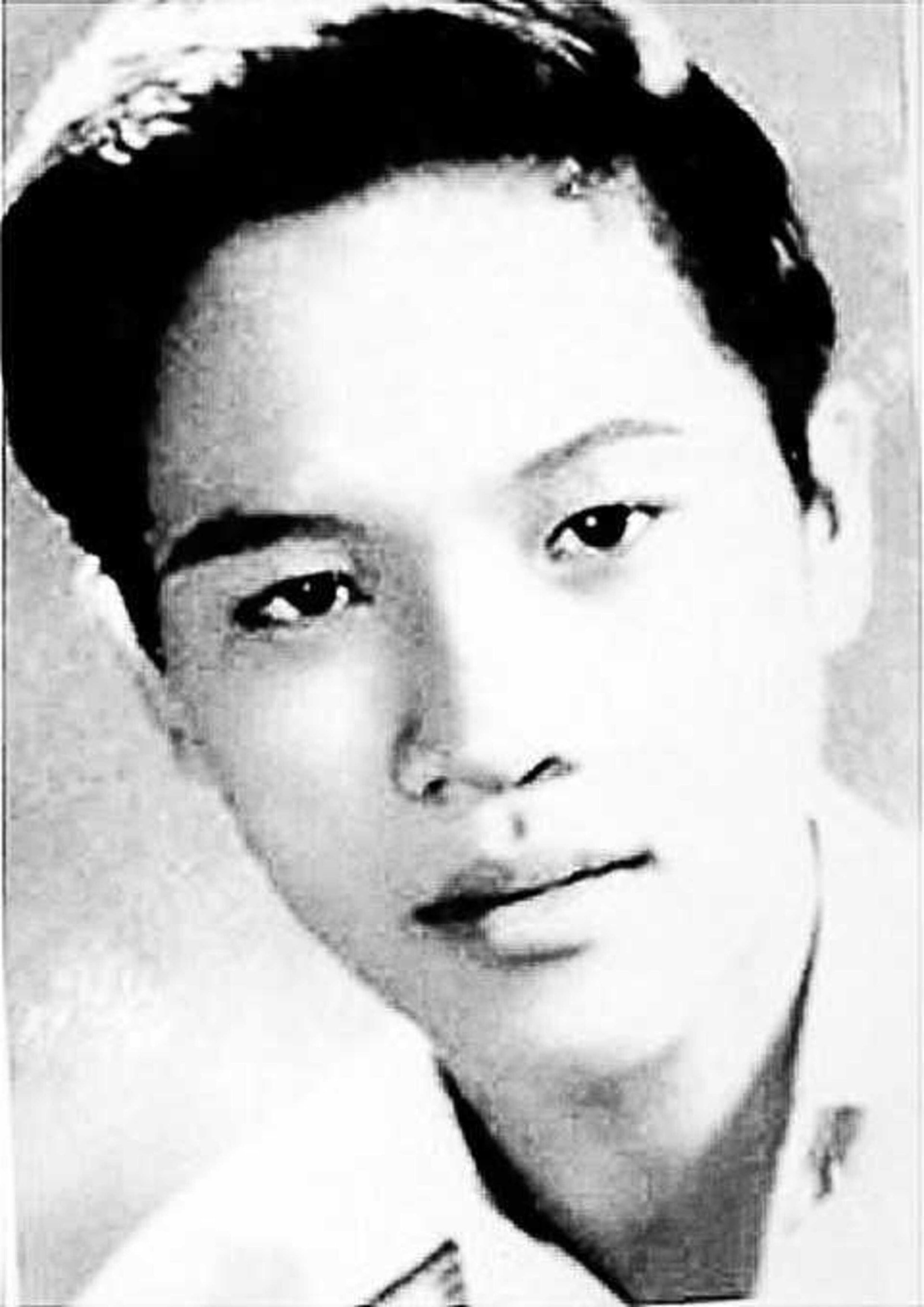 Đại tá, Anh hùng Lực lượng vũ trang nhân dân, nhà tình báo Phạm Ngọc Thảo (1922-1965) sinh tại Long Xuyên, trong gia đình công giáo toàn tòng, trí thức, giàu có bậc nhất Nam Bộ, mang quốc tịch Pháp.