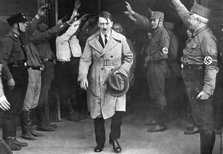 Sai người tìm báu vật linh thiêng, trùm phát xít Hitler vẫn thảm bại? - Hình 5 Sai nguoi tim bau vat linh thieng, trum phat xit Hitler van tham bai?-Hinh-5