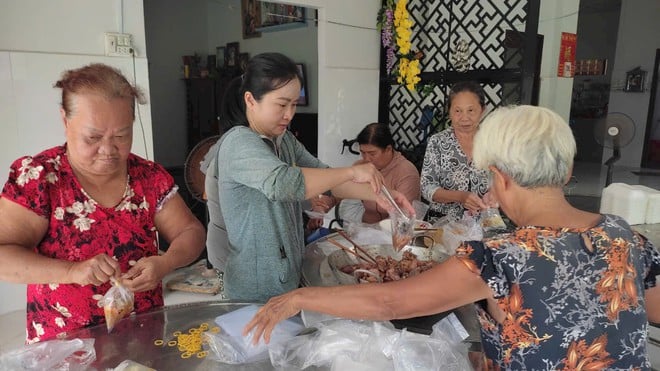 Những hộp cơm nghĩa tình - Ảnh 2.