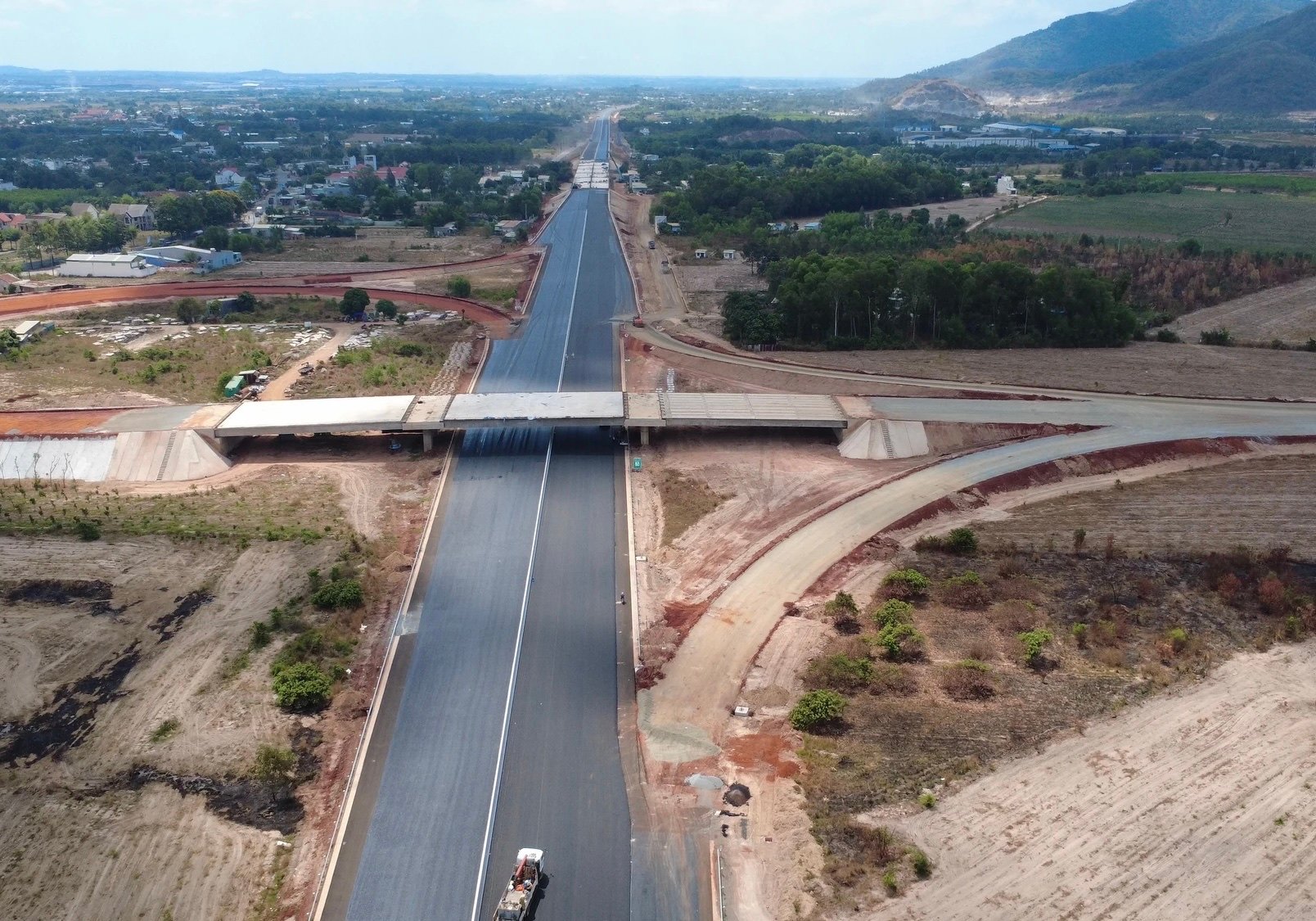 Cao tốc Biên Hòa-Vũng Tàu dự kiến hoàn thành cơ bản trong năm 2025, đưa vào khai thác đồng bộ từ năm 2026.