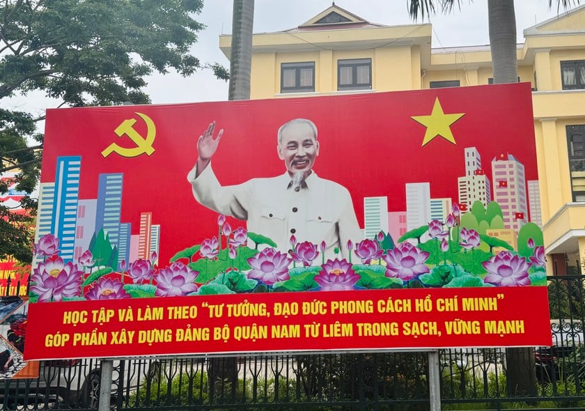 Chủ tịch Hồ Chí Minh không chỉ góp phần tạo ra một chế độ mới, một thời đại mới mà còn tạo ra một nền văn hóa mới trong lịch sử phát triển của dân tộc Việt Nam, góp phần to lớn vào sự phát triển chung của văn hóa nhân loại. Chủ tịch Hồ Chí Minh không chỉ góp phần tạo ra một chế độ mới, một thời đại mới mà còn tạo ra một nền văn hóa mới trong lịch sử phát triển của dân tộc Việt Nam, góp phần to lớn vào sự phát triển chung của văn hóa nhân loại.