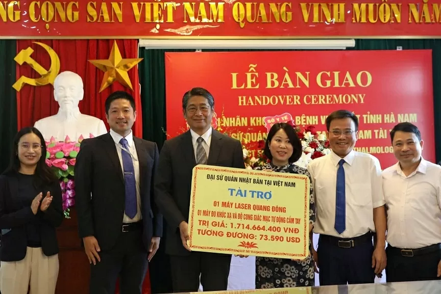 Đại sứ quán Nhật Bản bàn giao thiết bị y tế cho Bệnh viện Mắt tỉnh Hà Nam