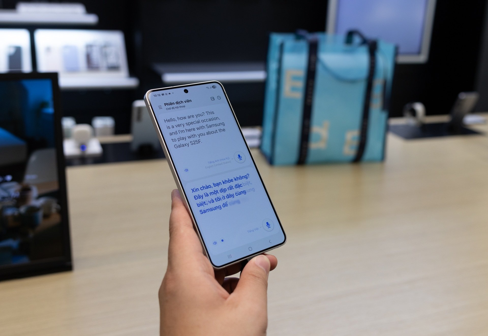 Cận cảnh chiếc Galaxy S mỏng nhất của Samsung - 10