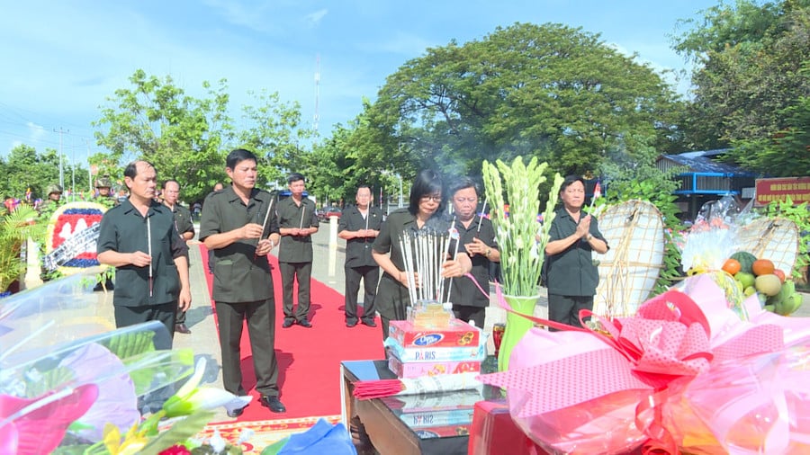 ban-chuyen-trach-tinh-gia-lai-dang-huong-tuong-niem-cac-liet-sy.jpg