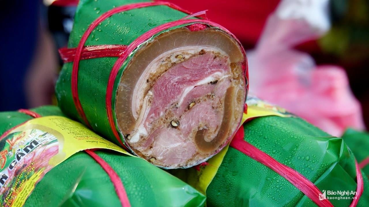 ចំណាប់អារម្មណ៍របស់ Son Cam veal ham ក្នុងពិធីបុណ្យវប្បធម៌ និងទេសចរណ៍អន្តរជាតិ Nghe An