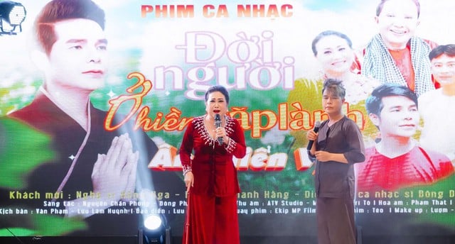 Ca sĩ Ân Thiên Vỹ trao 386 phần quà từ thiện lan tỏa yêu thương đến người già neo đơn - Ảnh 3.