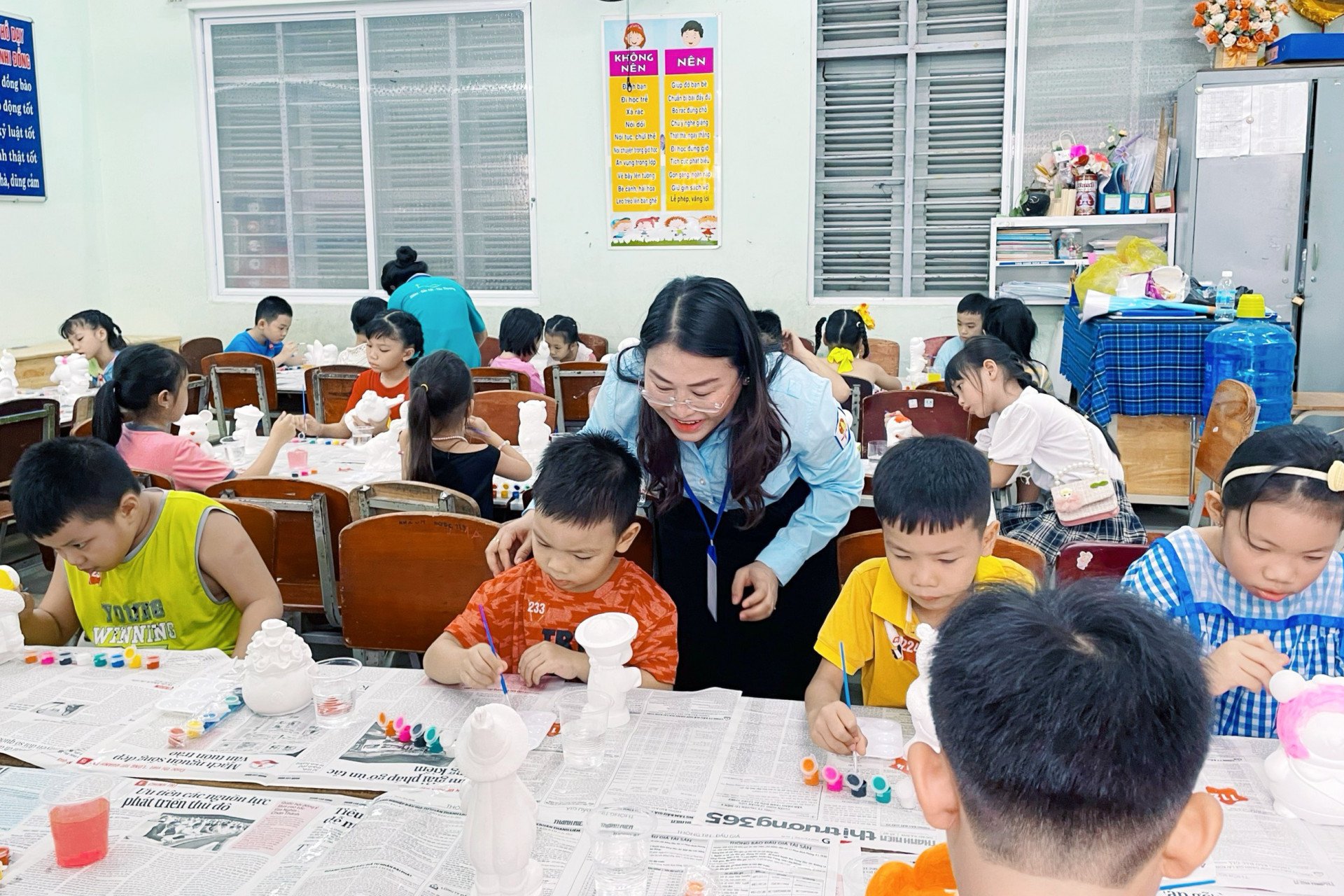 Hội đồng Đội tỉnh phối hợp tổ chức cuộc thi Bé tô tượng cho các thiếu nhi.