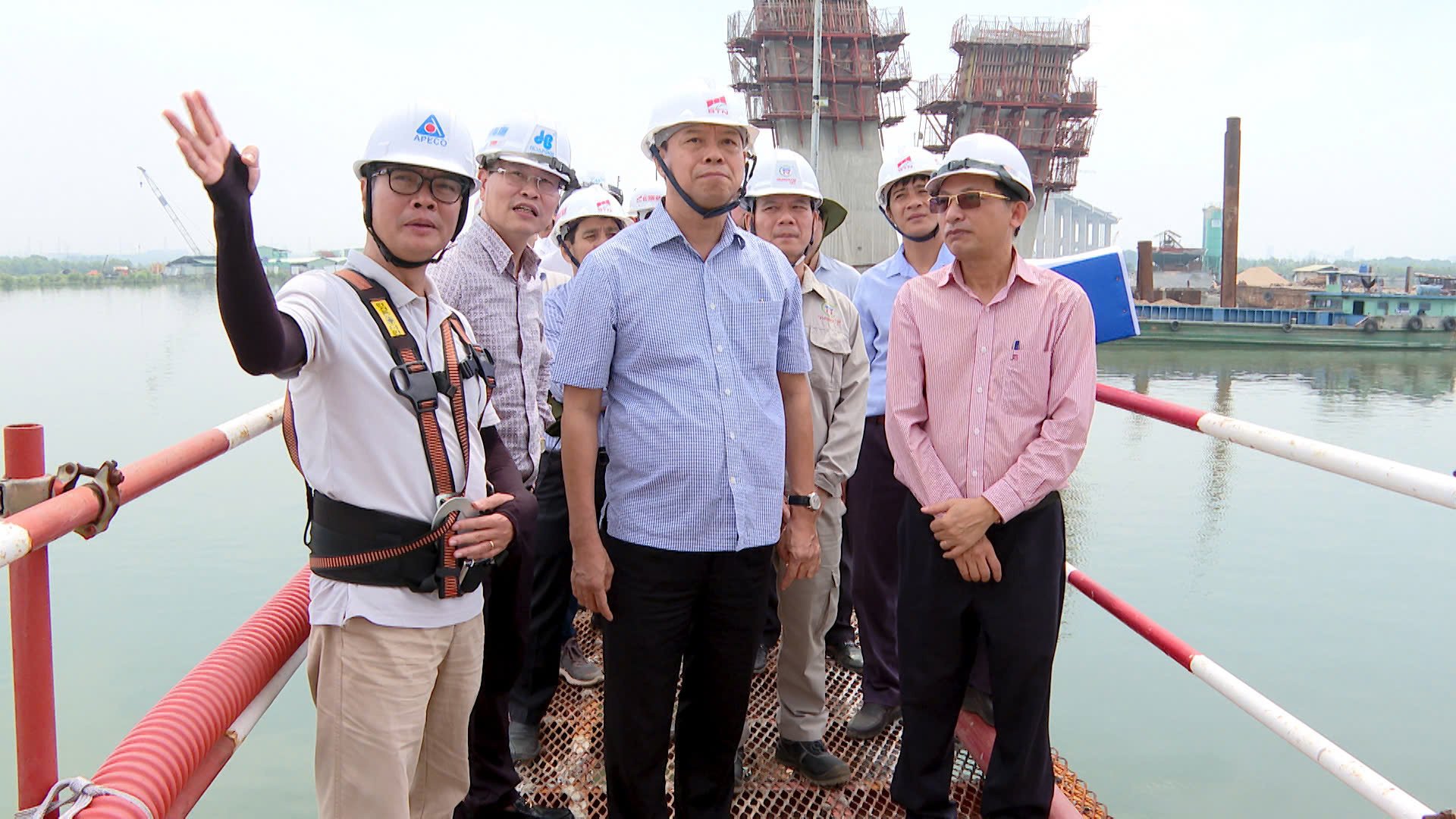 Ông Nguyễn Văn Thọ, Chủ tịch UBND tỉnh kiểm tra tiến độ dự án cầu Phước An vào ngày 8/3/2025.
